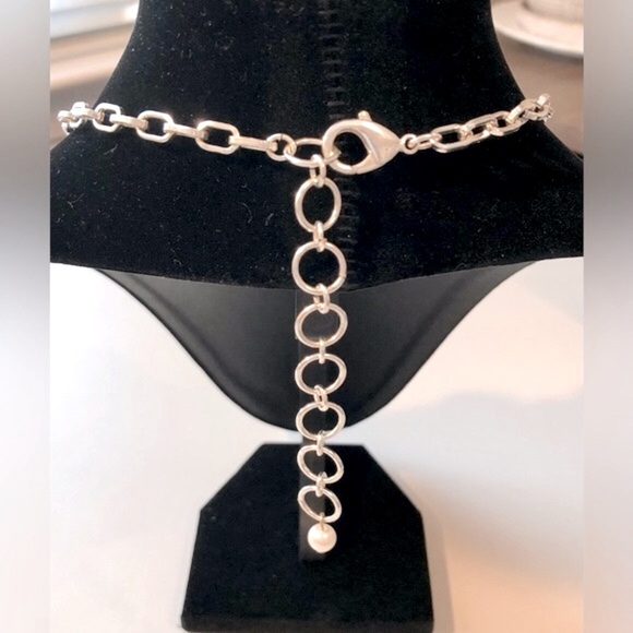 Fashion Necklace w/Silver Tone Seashells &White/Clear Beads - Picture 3 of 9